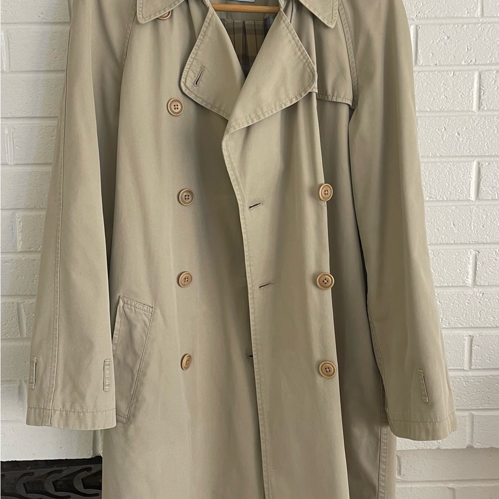 DKNY Classic Trench Coat. Size L. Excellent used condition. Epaulettes, belts. - Picture 4 of 11